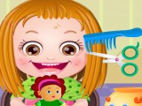Couper les cheveux de bébé